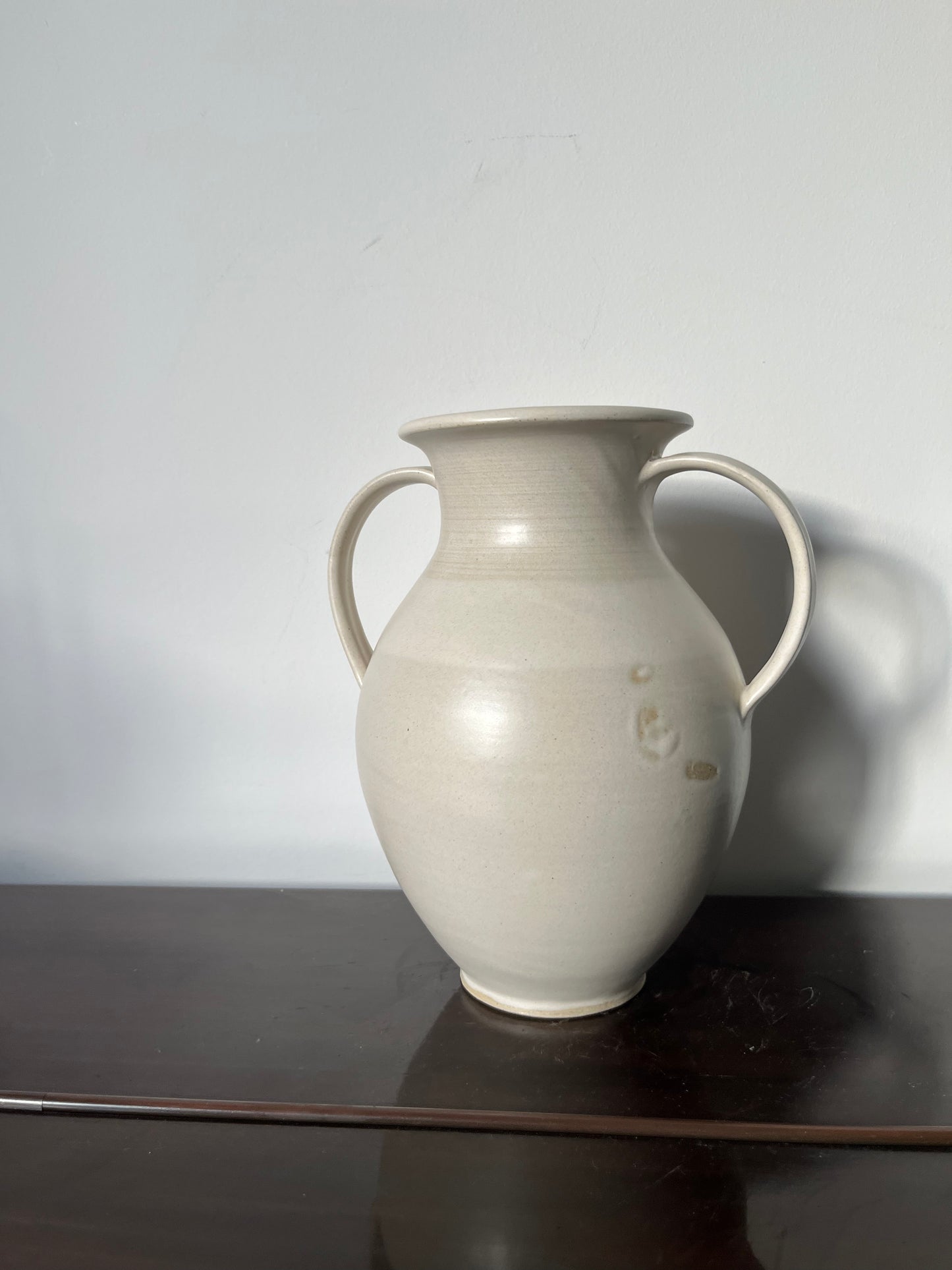 Amphora - Satin Cream