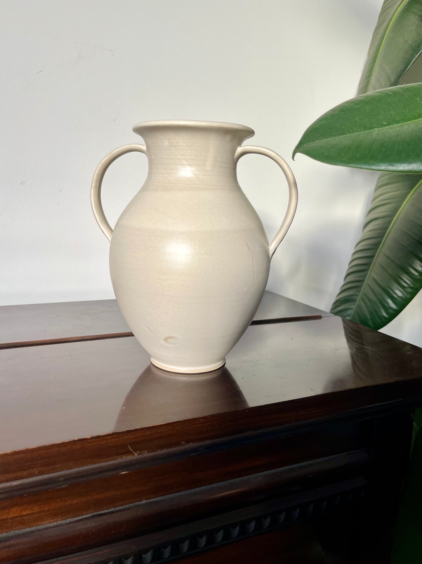 Amphora - Satin Cream